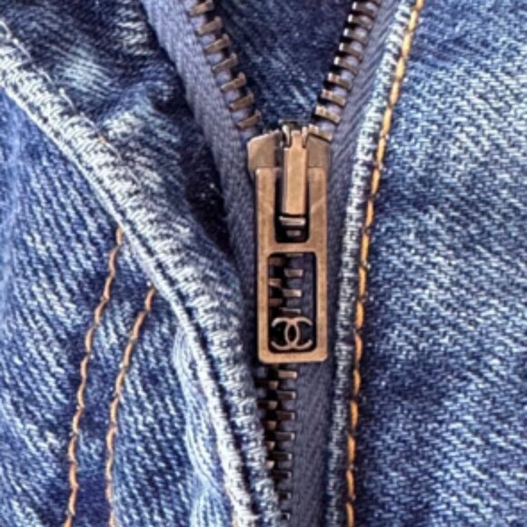 🎊 SOLD 🎊AUTHENTIC 2024 SS24 Runway Chanel Denim Jeans, Size 38 - Picture 10 of 15
